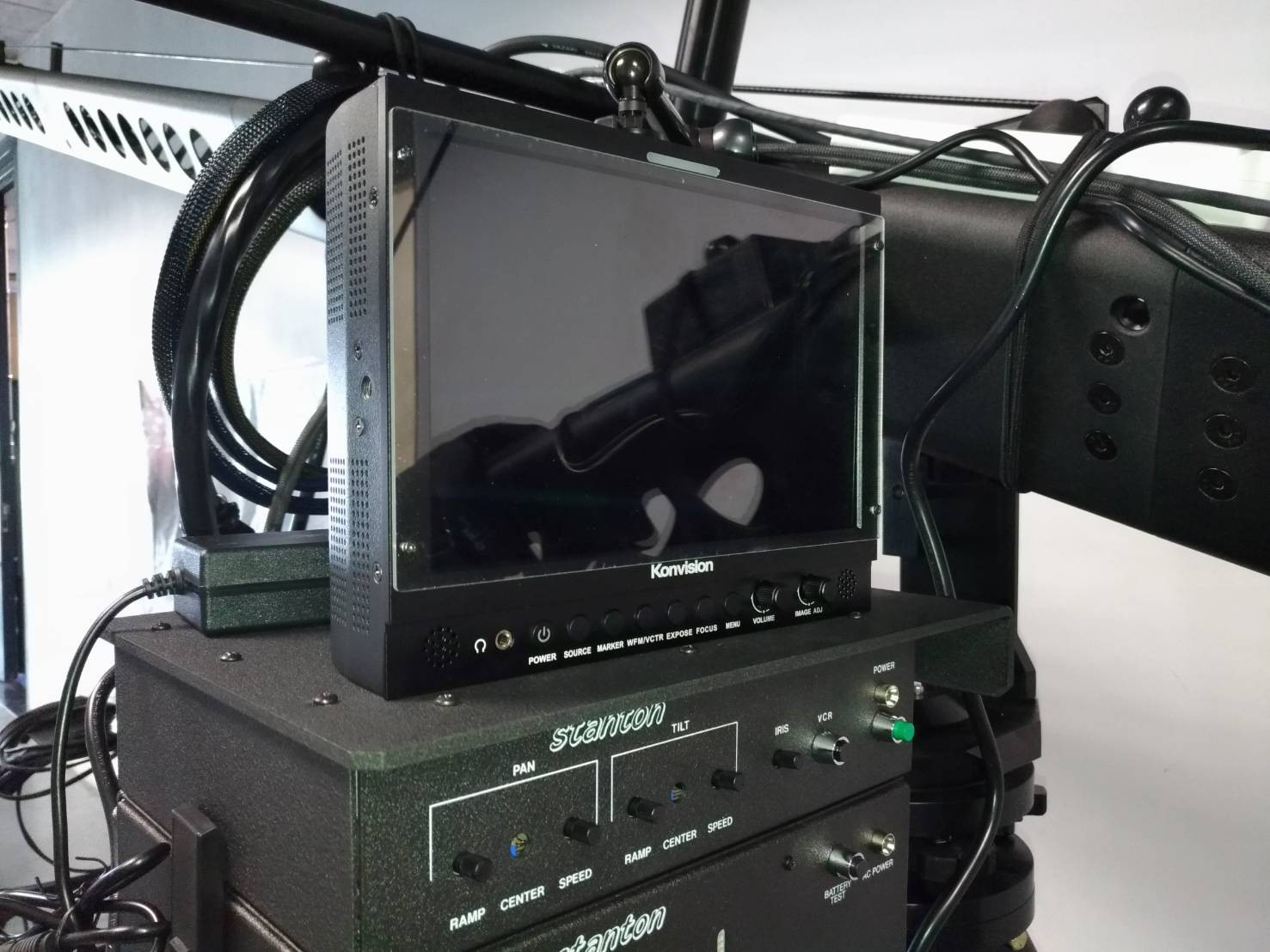 Dual 9inch Rackmount Monitors for TV Studio
